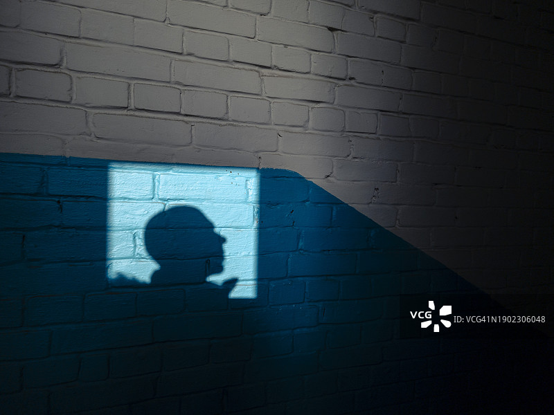 阴影构成的脸部轮廓，方形光线图片素材