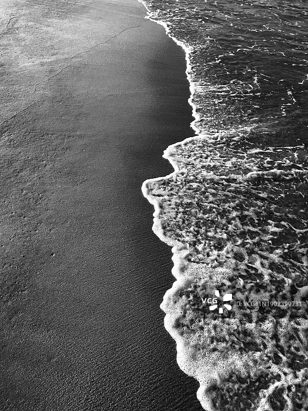 越南海滩岸边海浪高角度景观图片素材