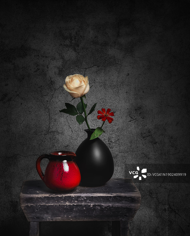 墙边桌子上的水果特写图片素材