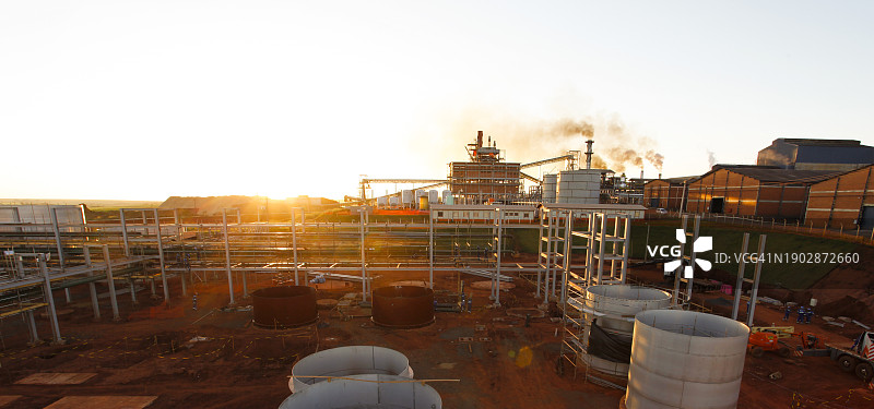 建设中的化学工业——巴西圣保罗的建筑工地图片素材