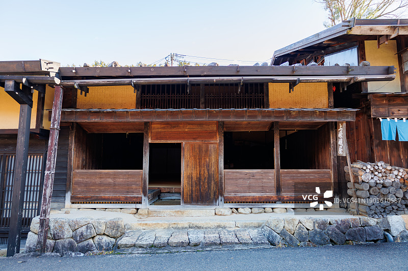 日本妻笼宿中山道旁的旧木屋图片素材