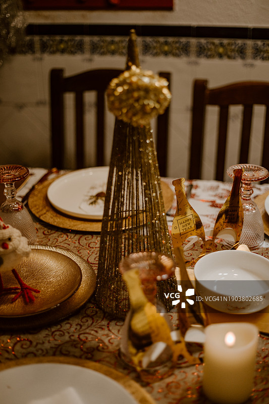 节日餐桌布置图片素材