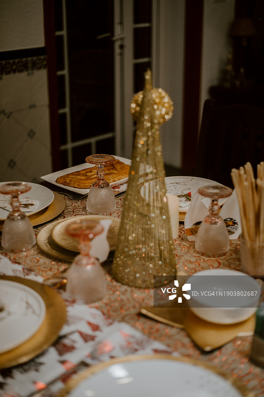 节日餐桌布置图片素材