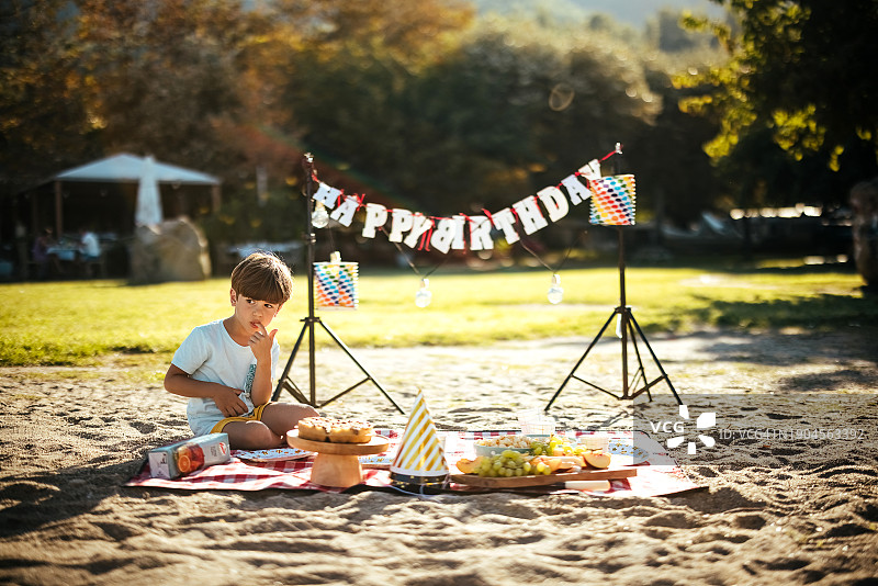 海滩生日派对图片素材