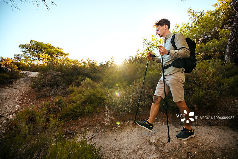 男性徒步旅行者图片素材