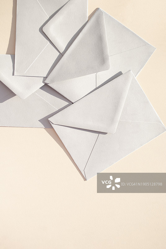 乌克兰白色背景上的信封俯视图图片素材