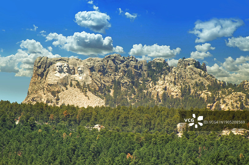 远眺拉什莫尔山国家纪念公园图片素材