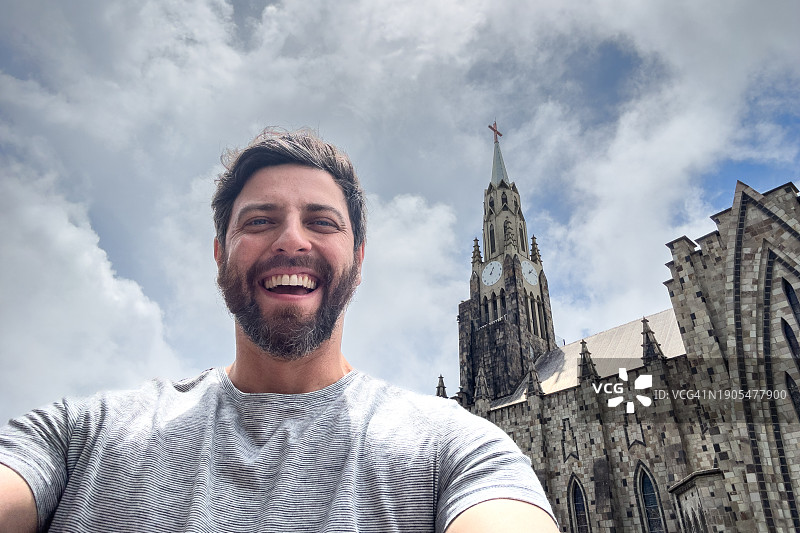 在巴西卡内拉自拍的中年男人肖像图片素材