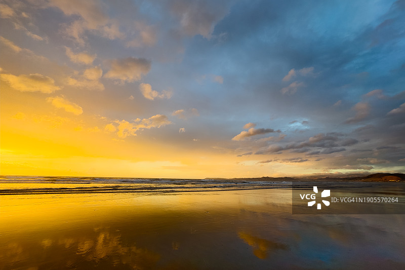 莫罗湾州立公园日落天空倒影图片素材