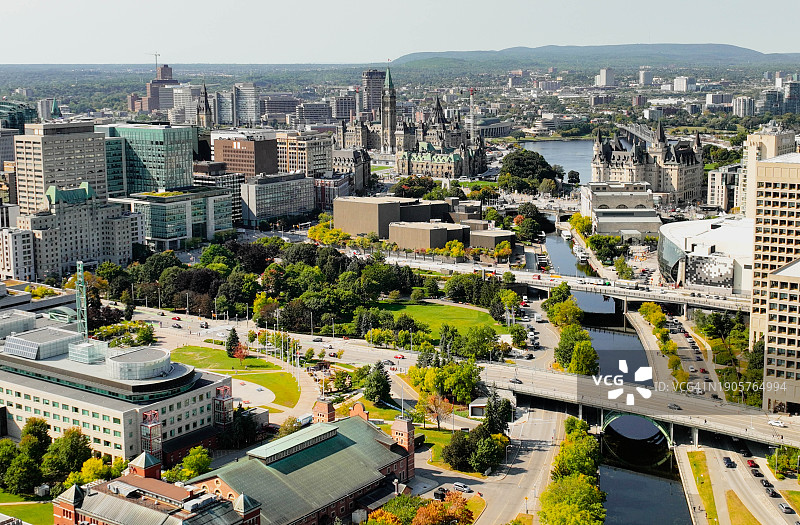 渥太华城市街道和里多运河图片素材