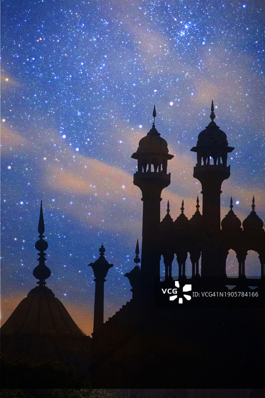 清真寺上空的星空图片素材