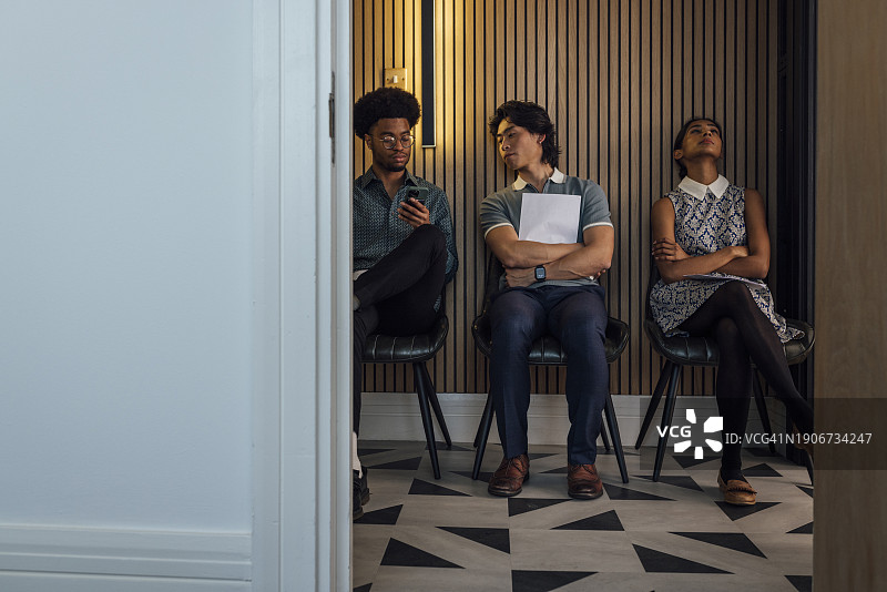 团队聚集讨论图片素材