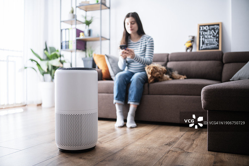 使用空气净化器营造健康生活方式图片素材