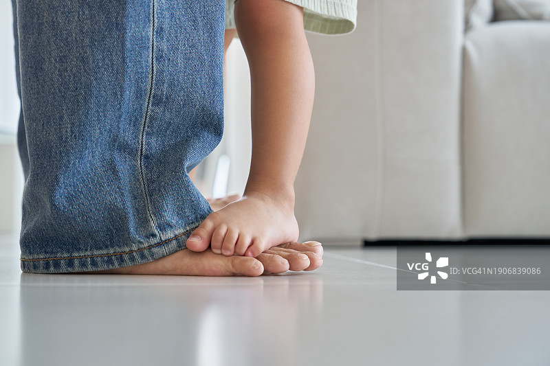 男人，父亲，儿子，孩子，家庭，人脚图片素材