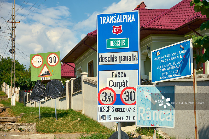 罗马尼亚特兰西瓦尼亚公路信息交汇处图片素材