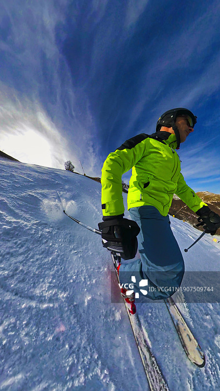 晨曦山坡图片素材