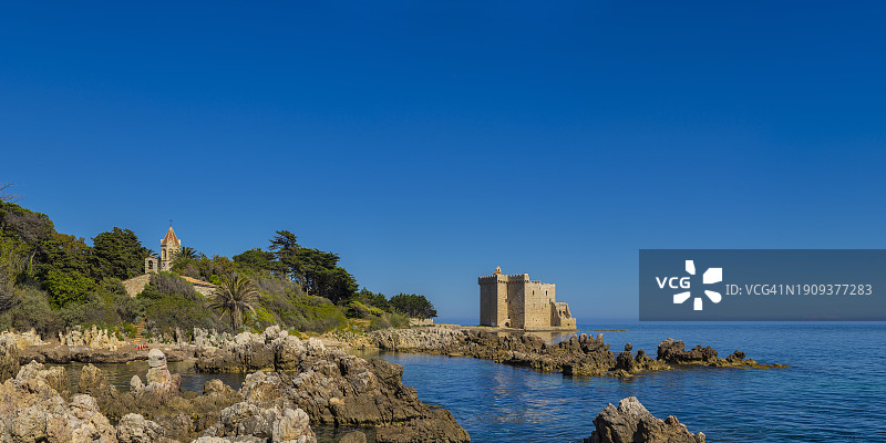 洛朗·吉劳杜 / 阿尔卑斯滨海省 (06)，戛纳，莱兰群岛，圣奥诺拉岛，修道团体的堡垒和钟楼图片素材