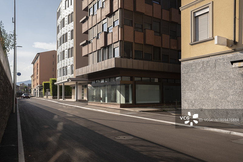 办公楼倒影图片素材