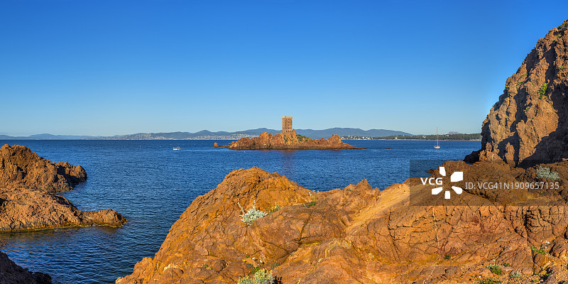 洛朗·吉劳杜 / 瓦尔 (83)，从德拉蒙海角看到的金岛或金色岛屿图片素材