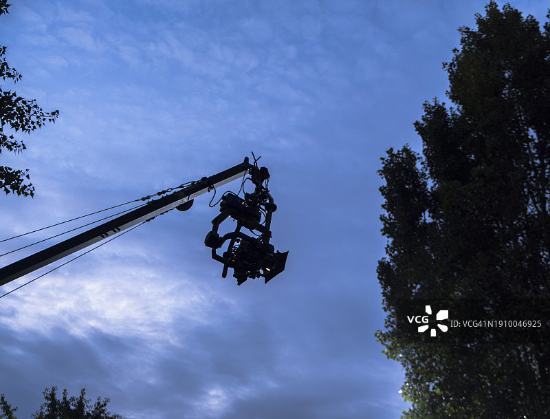 固定在摇臂上的摄像机图片素材