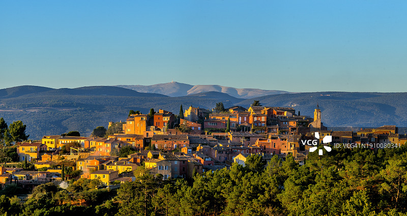 旺度山下卢尔马兰村风光图片素材