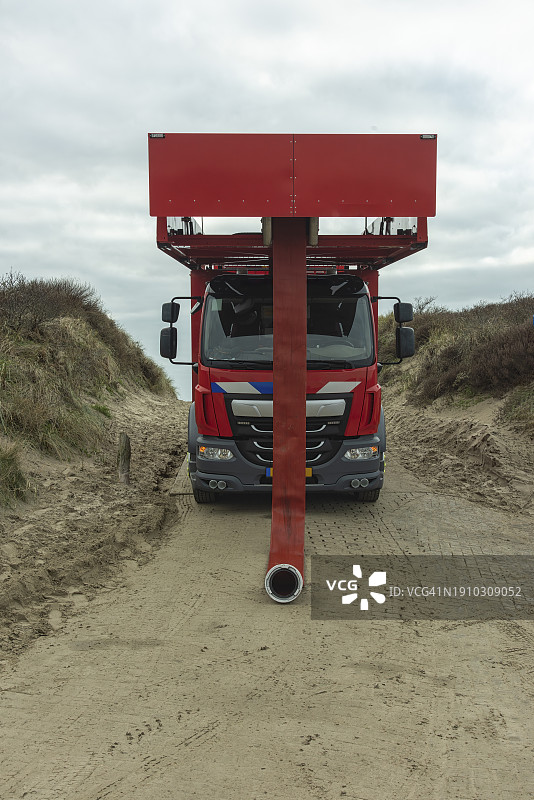 荷兰消防队的消防车正面图片素材