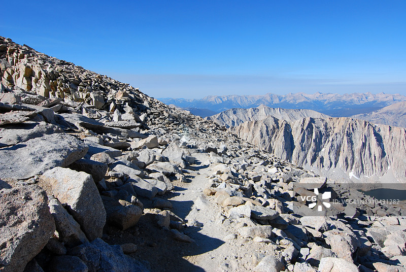 惠特尼峰顶的步道图片素材