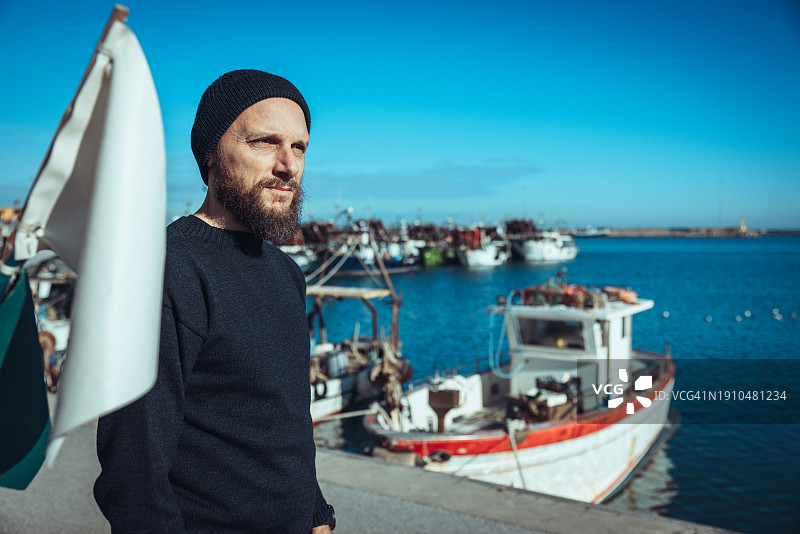 港口的渔民肖像：意大利的捕鱼业图片素材