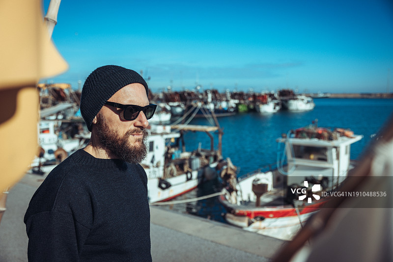港口的渔民肖像：意大利的捕鱼业图片素材