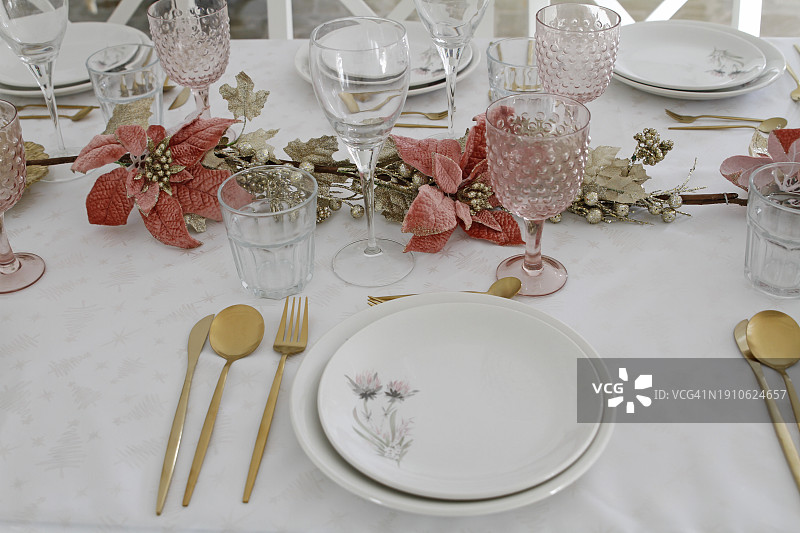 节日餐桌布置图片素材