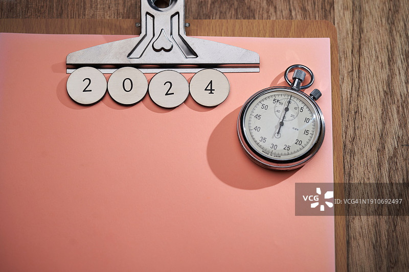 桌子上的时钟特写图片素材