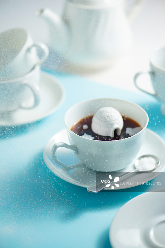 微型冰屋冬季咖啡场景概念静物图片素材