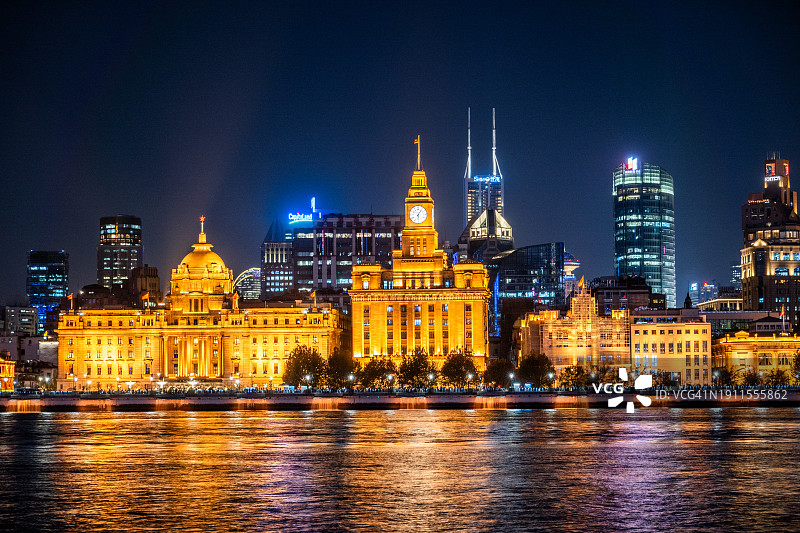 上海外滩黄浦江夜景图片素材