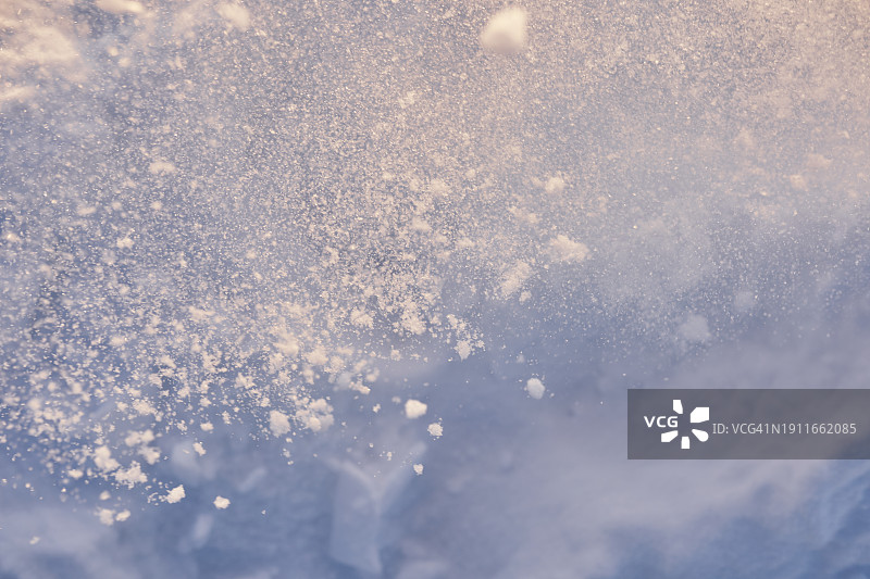 带雪和冰冻效果的抽象蓝色背景图片素材