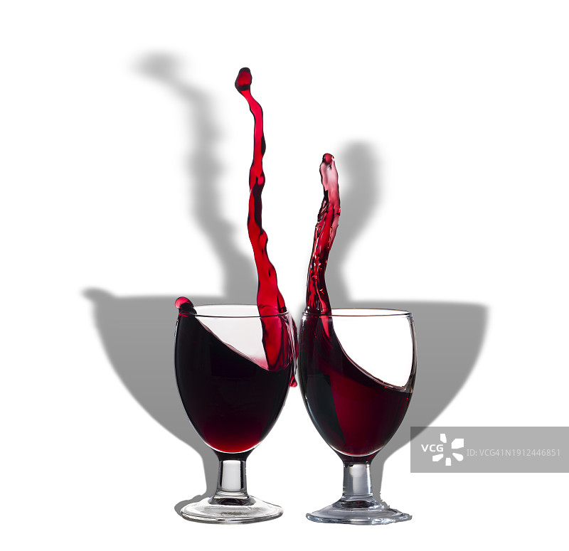 两杯葡萄酒吐司图片素材