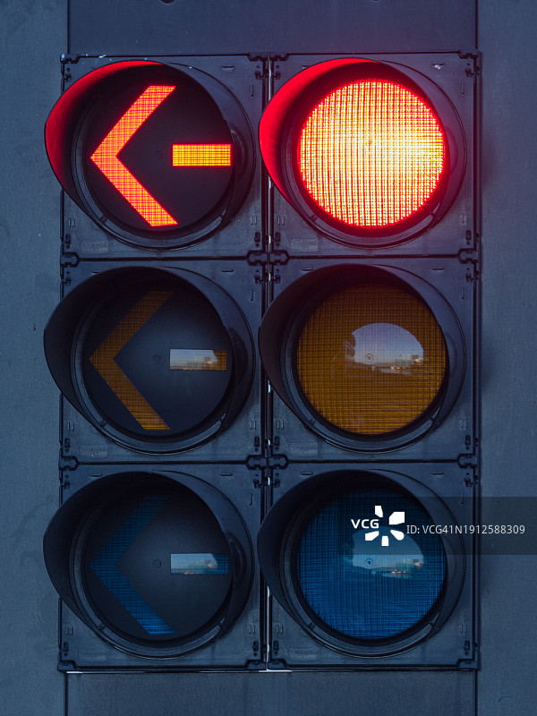 发光的红绿灯特写镜头图片素材