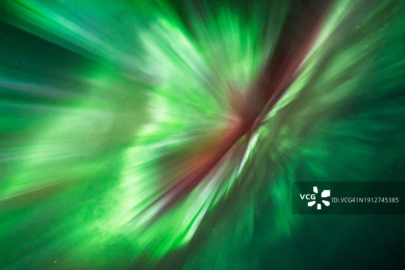 加拿大艾伯塔省班夫国家公园的极光图片素材