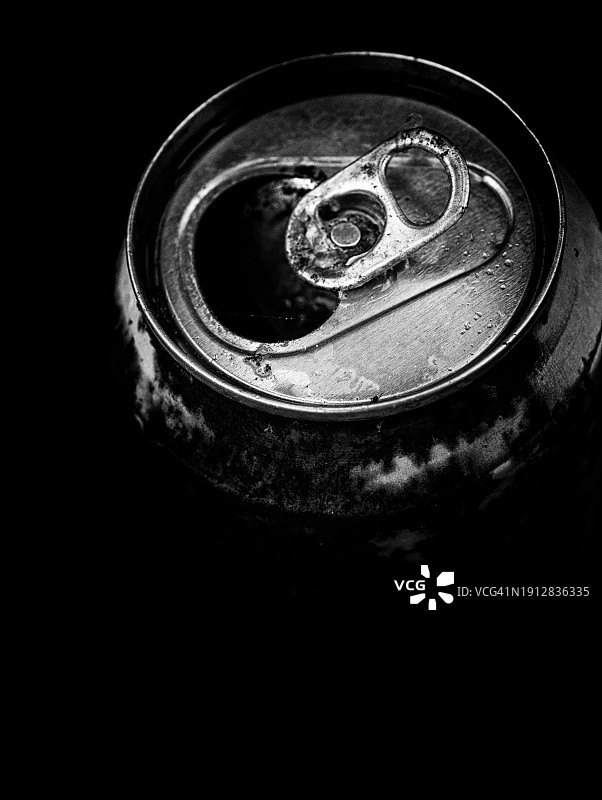 旧啤酒罐图片素材