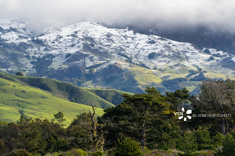 加利福尼亚州圣西蒙南部圣卢西亚山脉图片素材