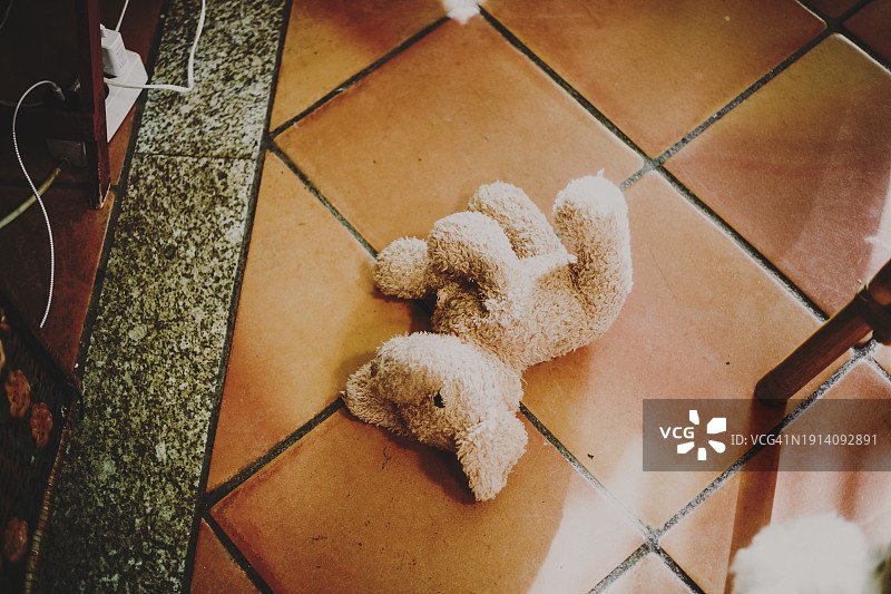 客厅里的毛绒玩具图片素材