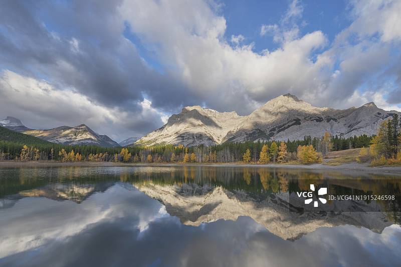 卡纳纳斯基斯 country的Wedge Pond和Kidd山图片素材
