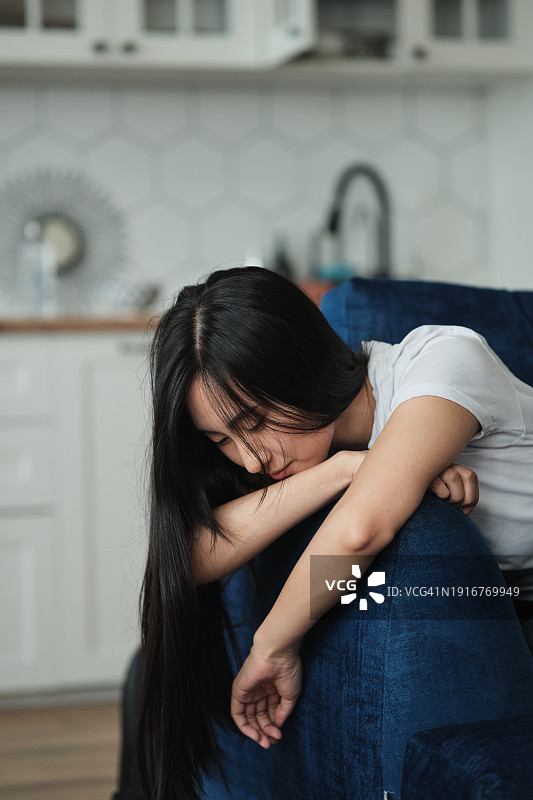 沮丧的亚洲女人图片素材