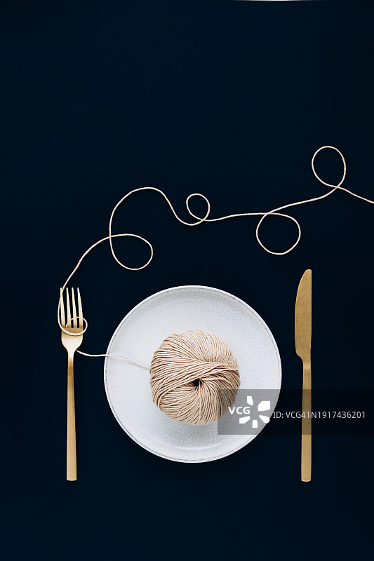 餐盘中的线团俯视图图片素材