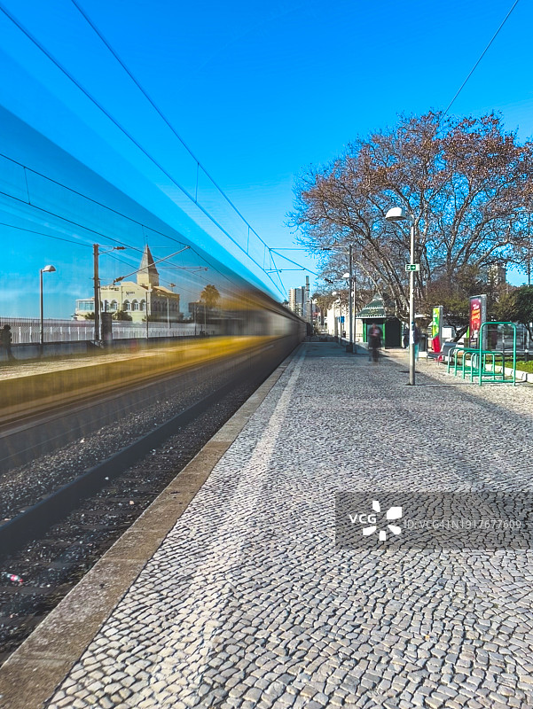 列车通过长曝光摄影图片素材