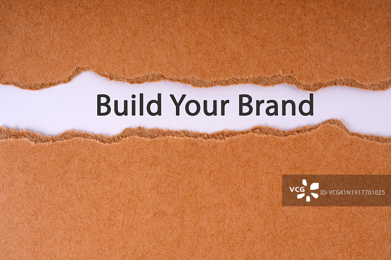 在撕裂的纸张上建立您的品牌文本图片素材