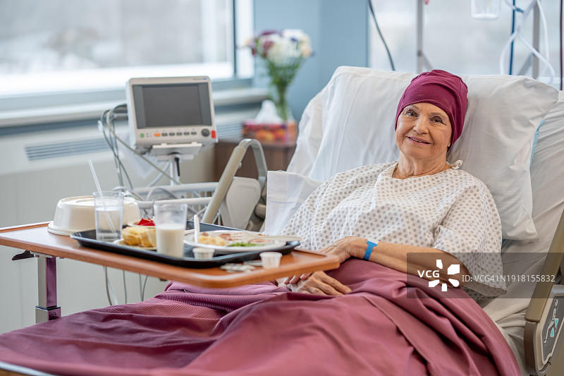 住院的肿瘤科患者图片素材