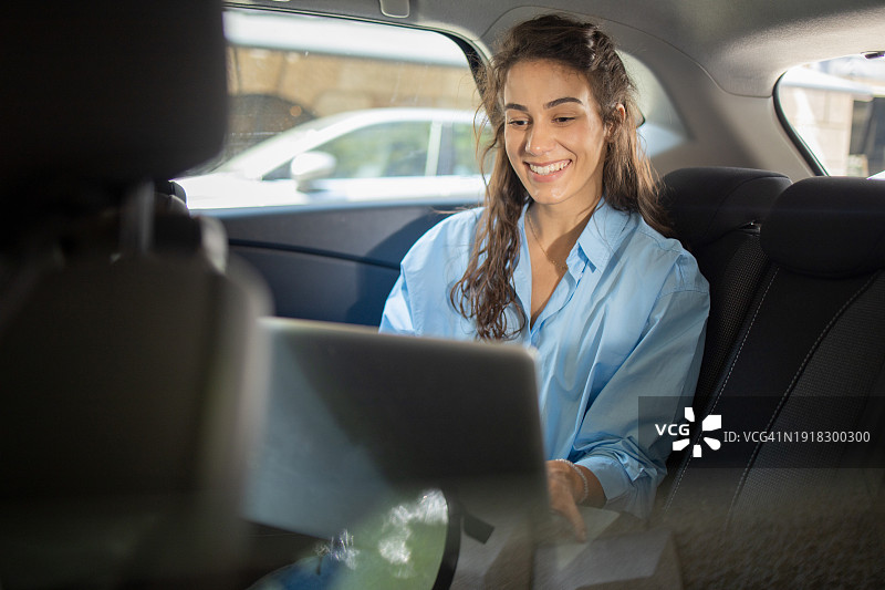 女商人通勤上班图片素材