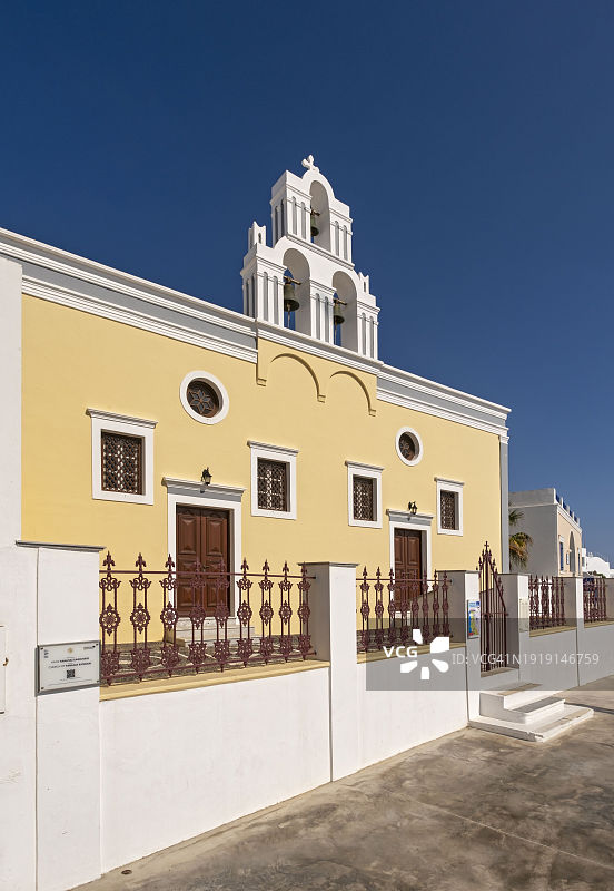 圣托里尼岛费拉教堂的三个铃铛图片素材