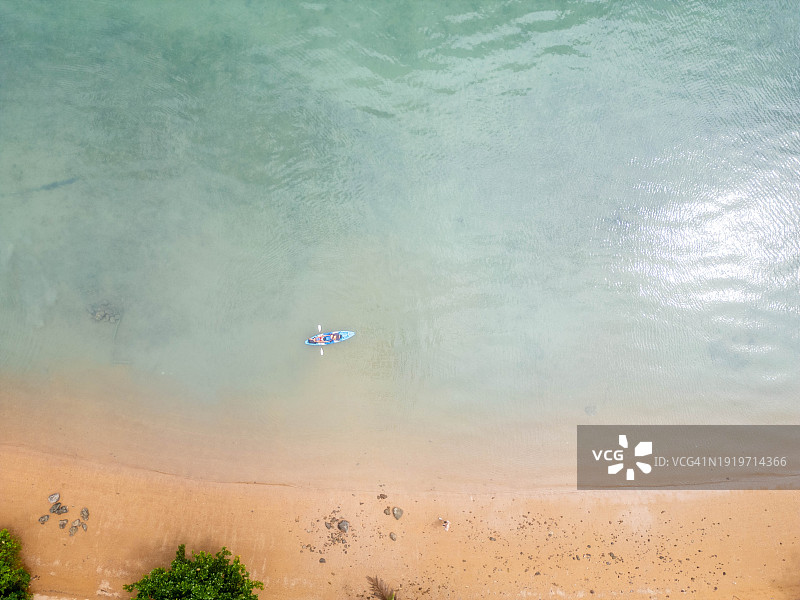 泰国男子皮划艇航拍图片素材