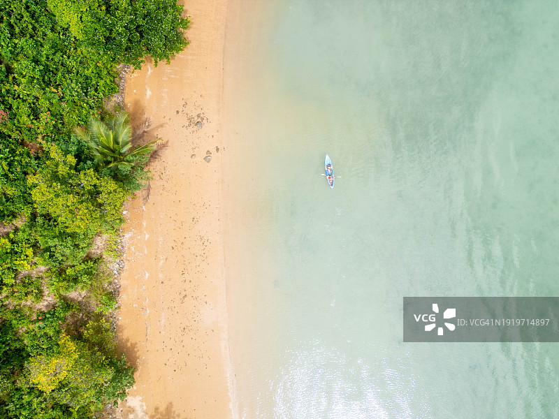 泰国男子皮划艇航拍图片素材